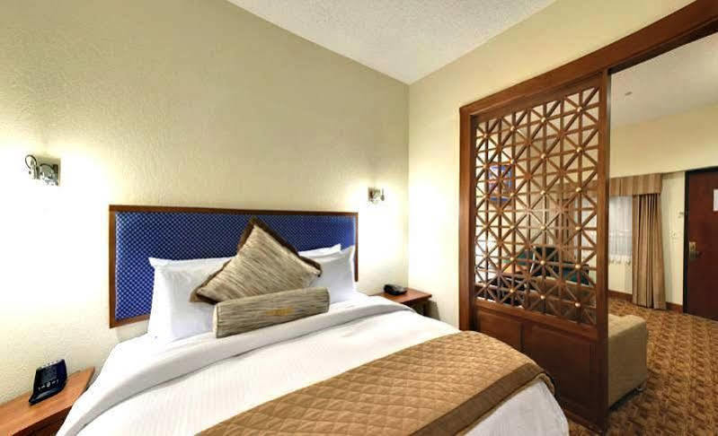 Wyndham Garden Baronne Plaza Hotel Nova Orleães Exterior foto